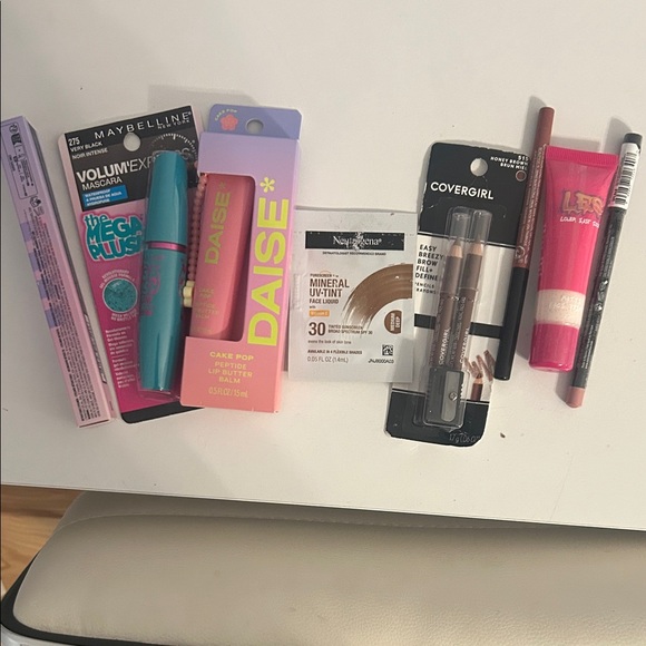 Makeup bundle - Picture 1 of 3